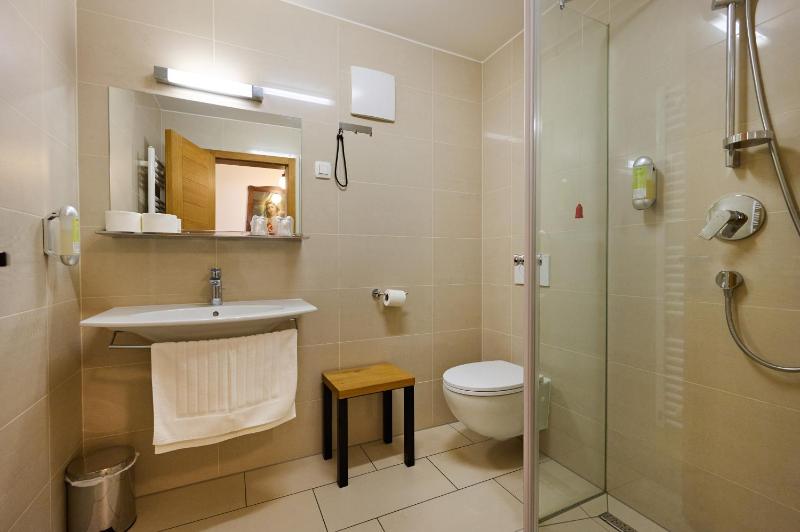 Double or Twin Room with Lake View image 2
