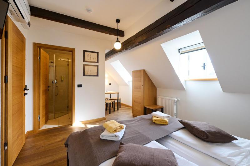 Double or Twin Room with Partial View image 3