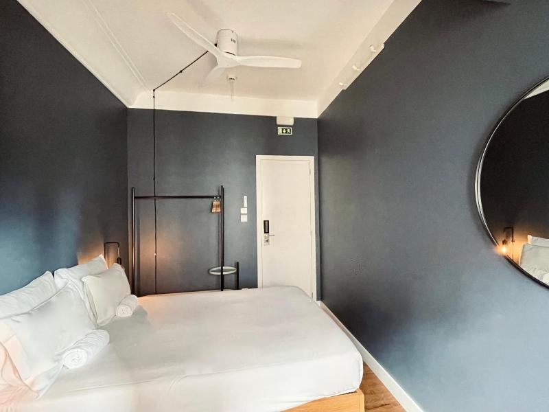 Superior Double Room with Balcony and Shared Bathroom image 3