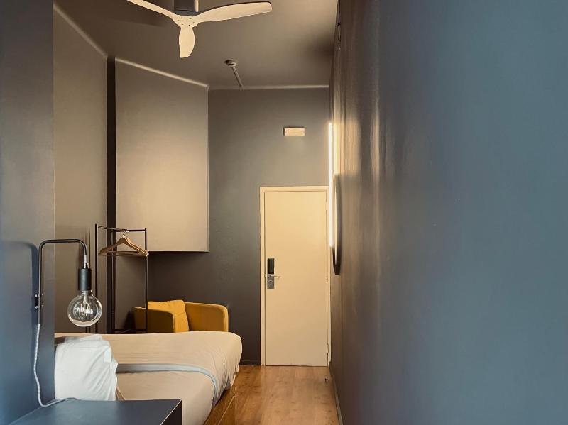 Superior Double with Private Bathroom image 4