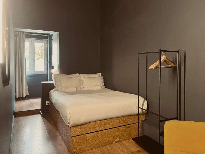 Superior Double with Private Bathroom image 3