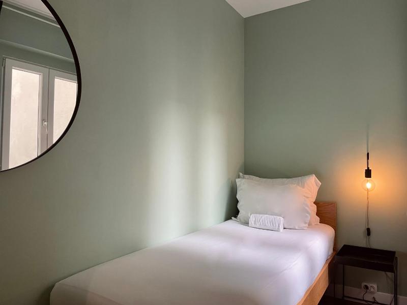 Single Room with Shared Bathroom image 3