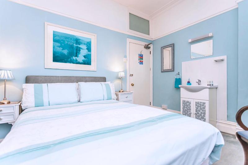 Double Room with Shared Bathroom image 1