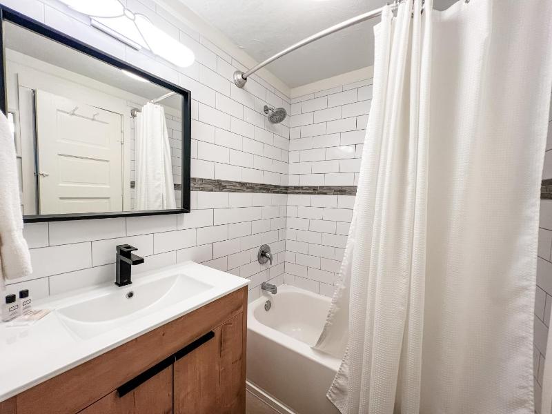 Two-Bedroom House image 2