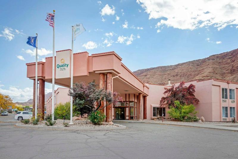 Quality Suites Moab near Arches National Park - image 19