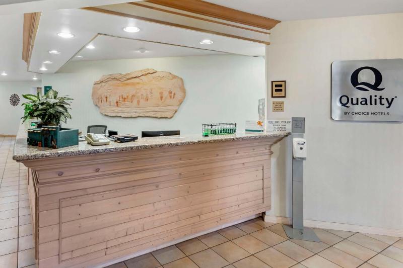 Quality Suites Moab near Arches National Park - image 10