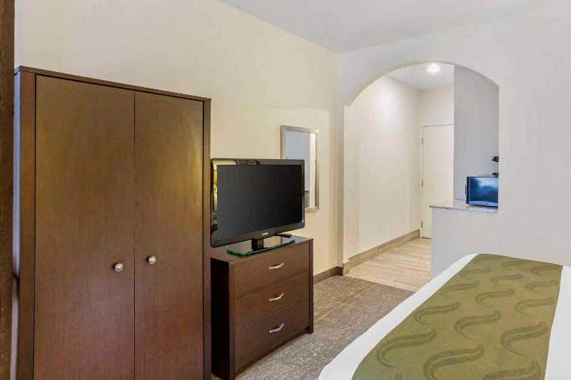 Quality Suites Moab near Arches National Park - image 28