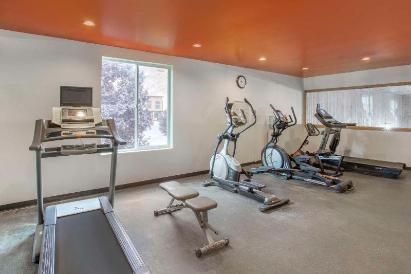 Quality Suites Moab near Arches National Park - image 6