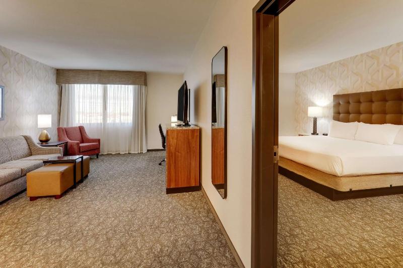 King Suite with Sofa Bed - High Floor image 3