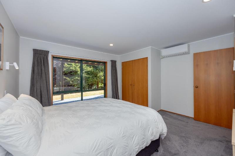 Central Comfort in Wanaka - image 28