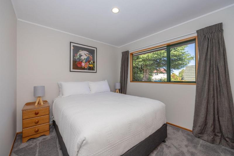 Central Comfort in Wanaka - image 6