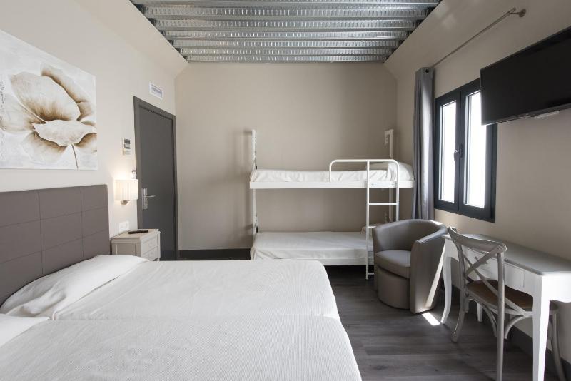 Quadruple Room image 3