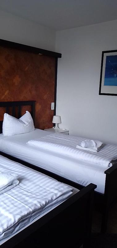 Double Room with Shared Bathroom image 3