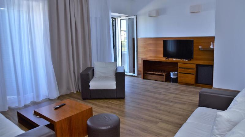 Superior Suite with Sea View image 3