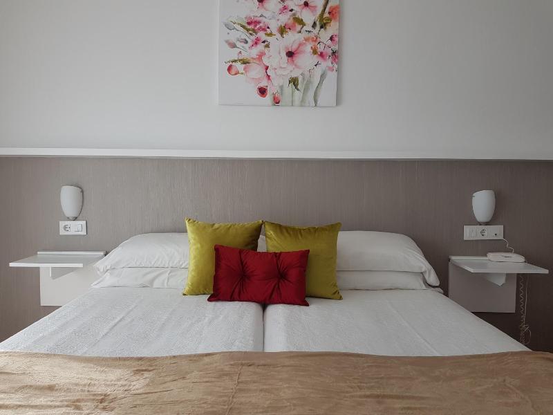 Double Room with Terrace image 4