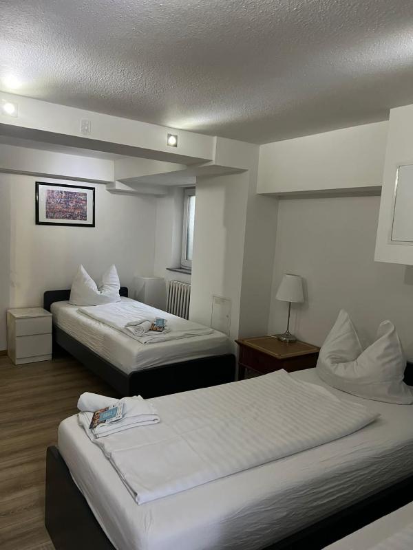 Triple Room with Shared Bathroom - Basement  image 3