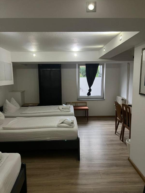 Triple Room with Shared Bathroom - Basement  image 2