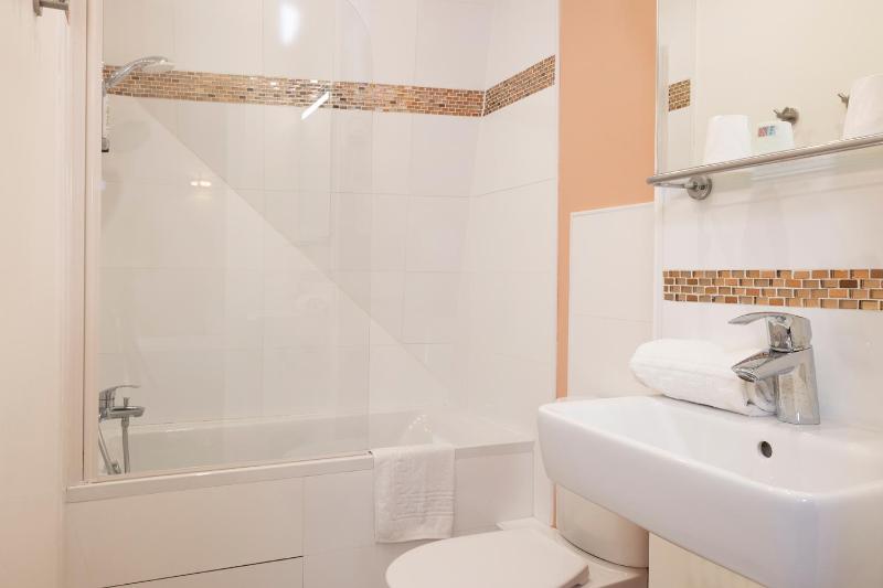 Single Room image 3