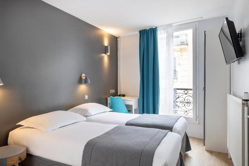 Twin Room image 4