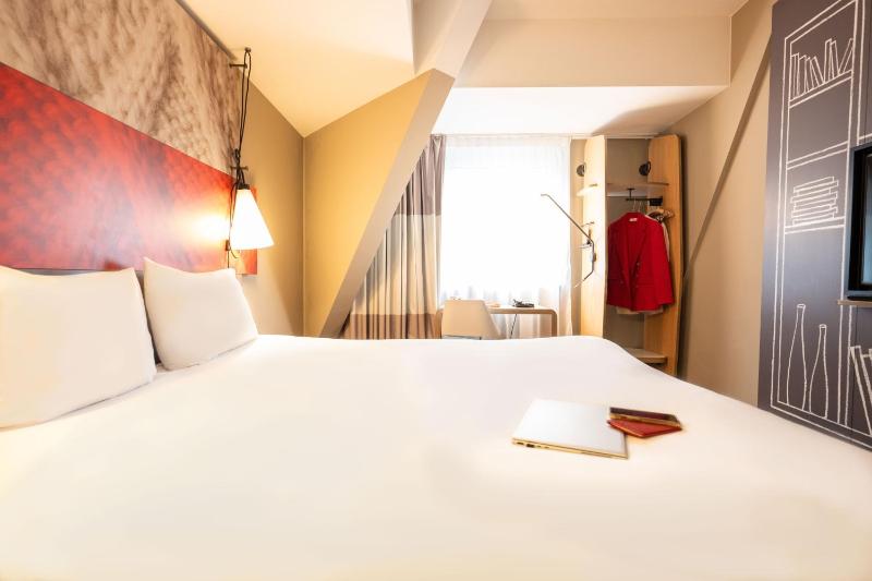 Double Room image 4