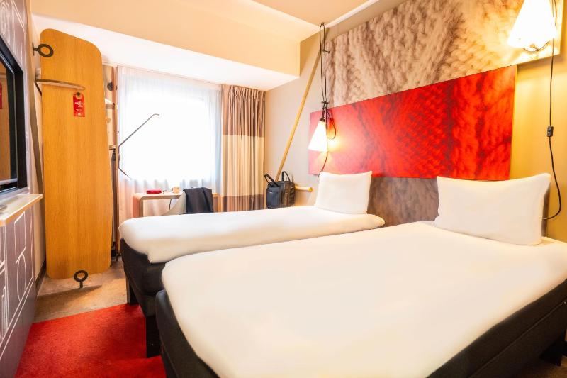 Twin Room image 1
