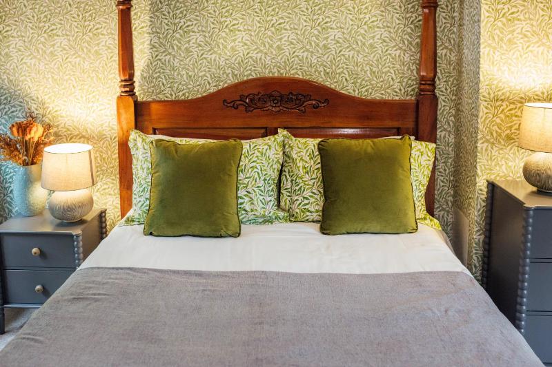 Deluxe King Suite image 3