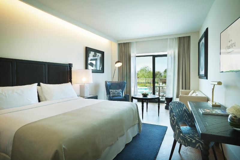 Superior Deluxe King Room image 2