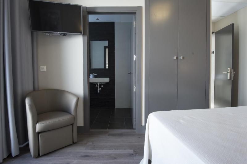 Double Room with Terrace image 3