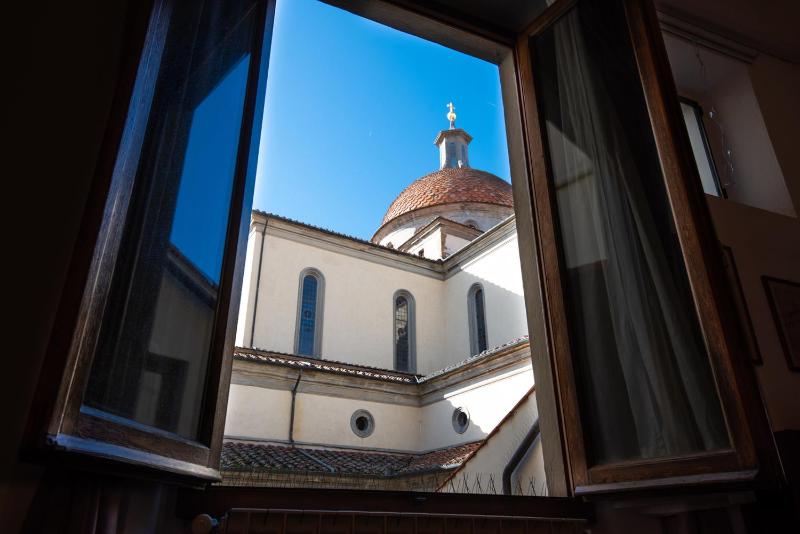Spacious family flat S. Spirito 8 sleeps - image 3