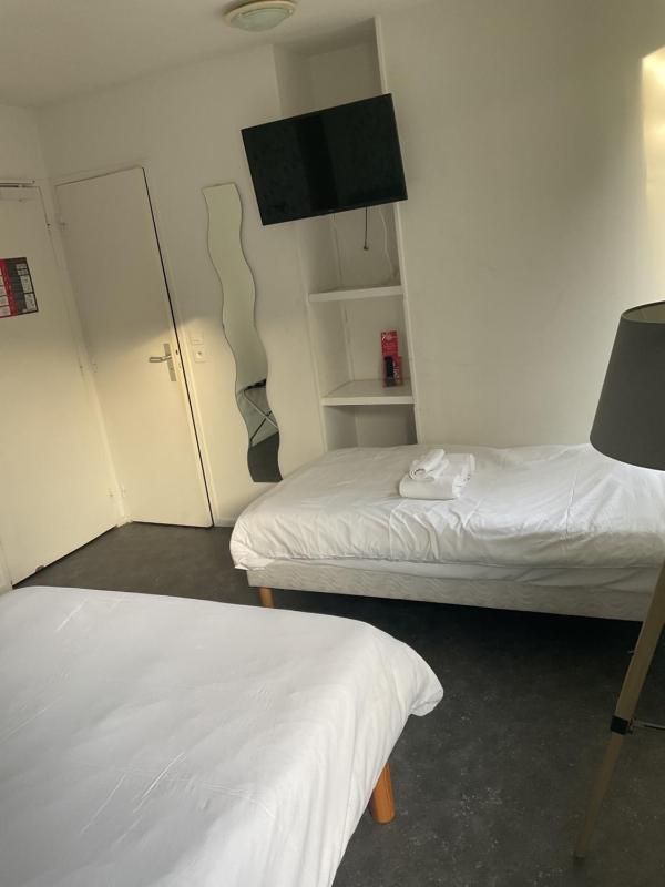 Triple Room with Garden View image 3