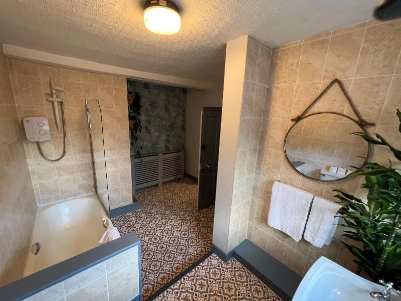 Double Room with External Private Bathroom image 2