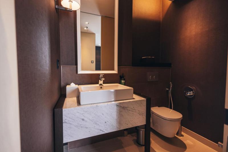 One-Bedroom Suite with Mountain View image 3
