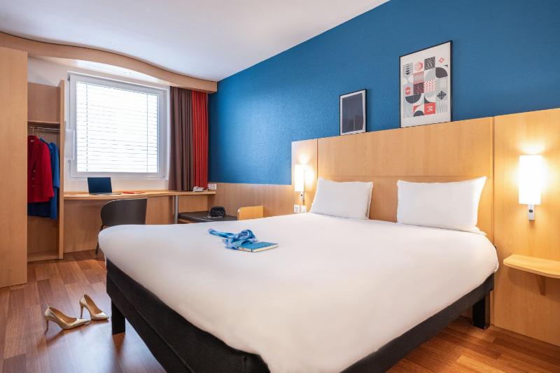 Standard Room with 1 Double Bed image 4