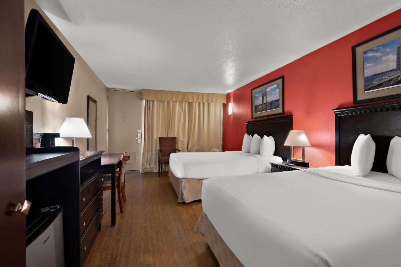 Standard Double Room with Two Double Beds - Non Smoking image 4
