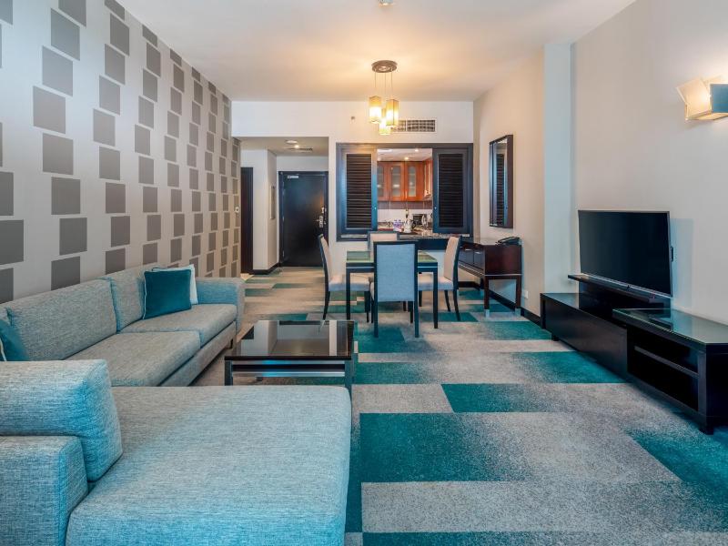 One-Bedroom Apartment Creek Side with Kitchen image 3