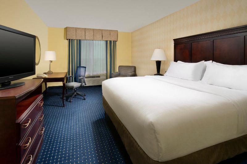 Standard King Room image 2