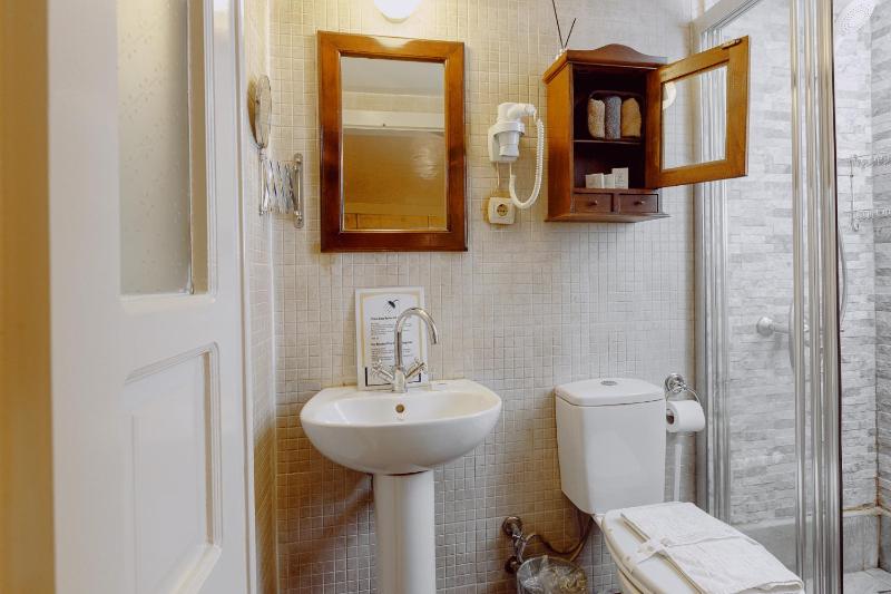 Economy Single Room image 2