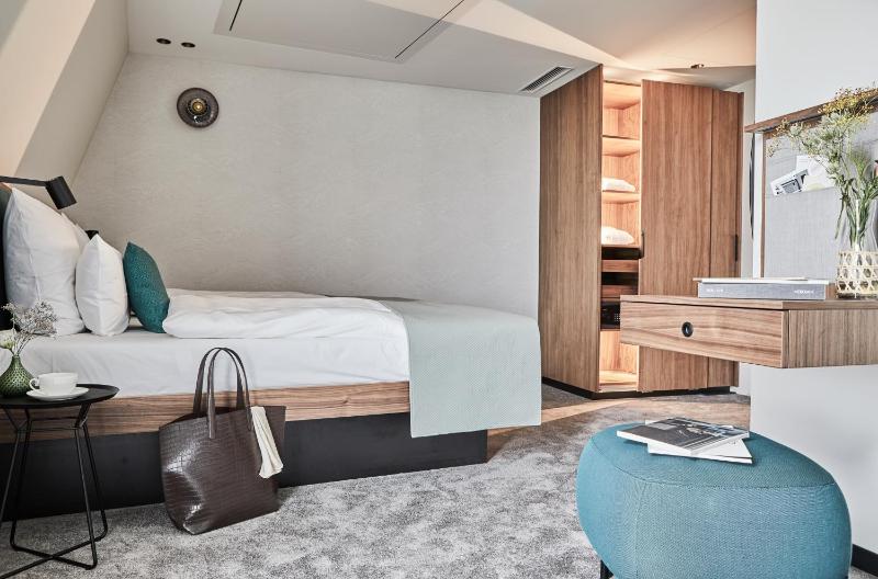 Grand View Double Room mit Panorama Meerblick image 3