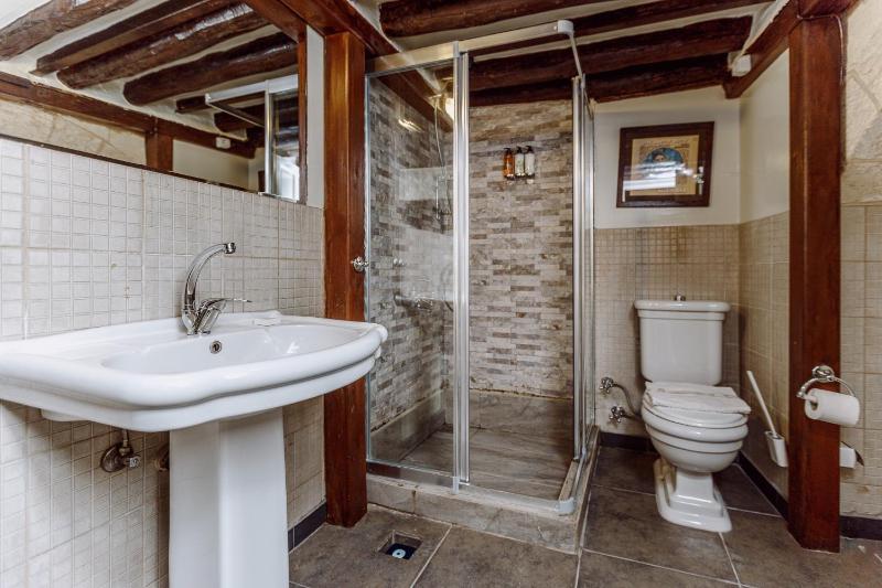 Budget Double Room image 3