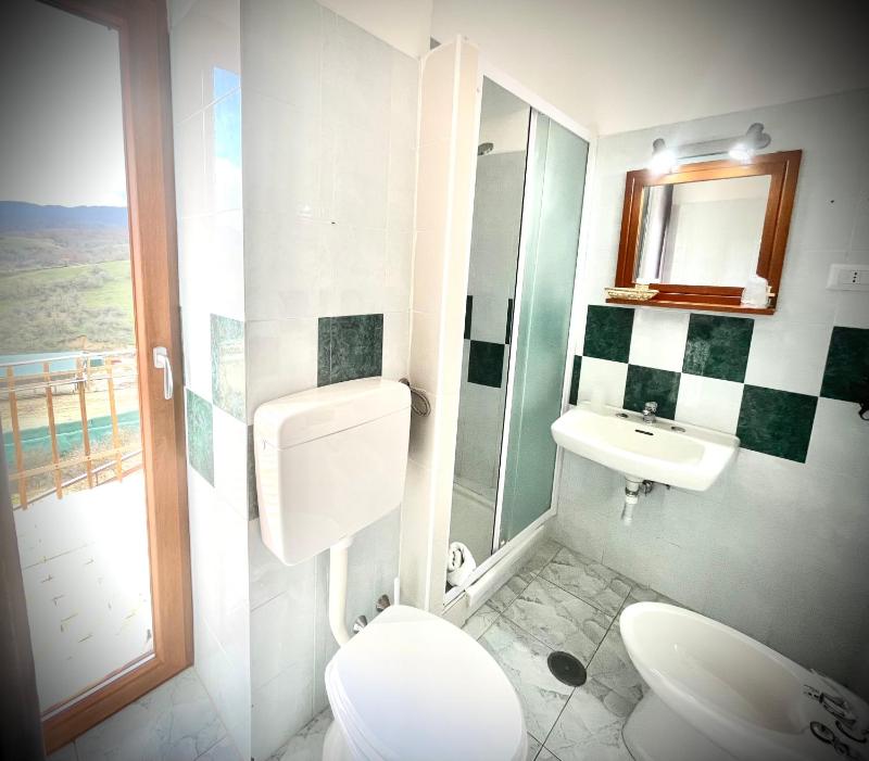 Double or Twin Room image 3