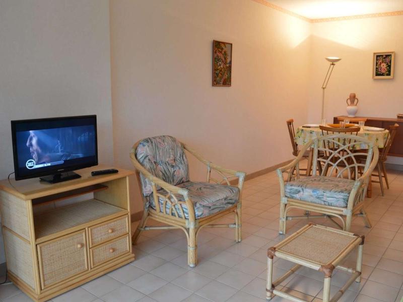 Appartement 2 pièces à Fréjus avec piscine parking et à 300m des commerces - FR-1-226A-145 - image 3