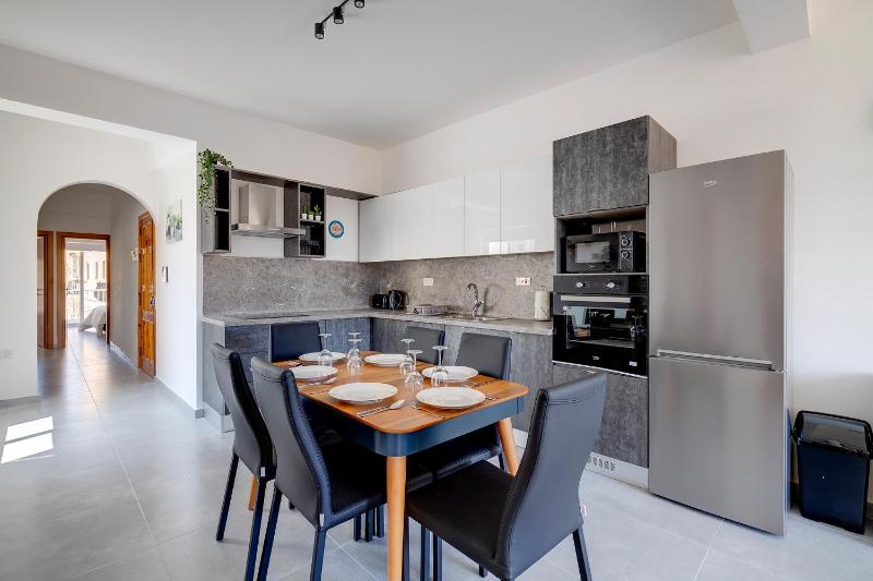 Contemporary 3BR Retreat in Prime Sliema by Buena Vista - image 1