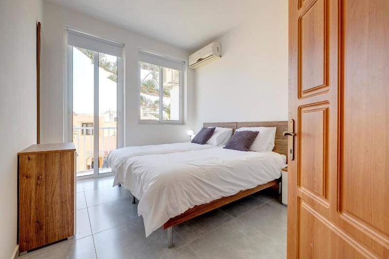 Contemporary 3BR Retreat in Prime Sliema by Buena Vista - image 7