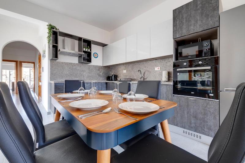 Contemporary 3BR Retreat in Prime Sliema by Buena Vista - image 16