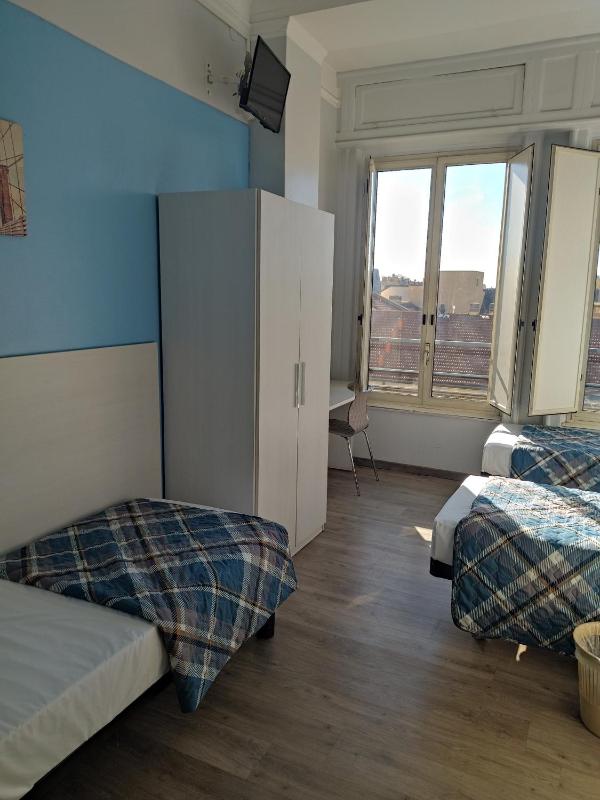 Triple Room with Bathroom image 4