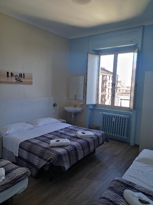 Quadruple Room with Shared Bathroom image 2