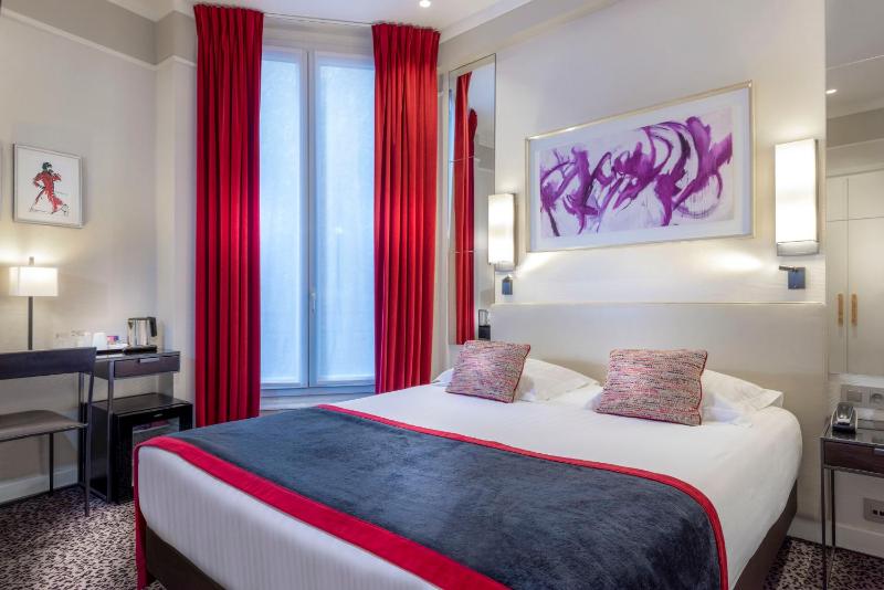 Classic Double Room image 4