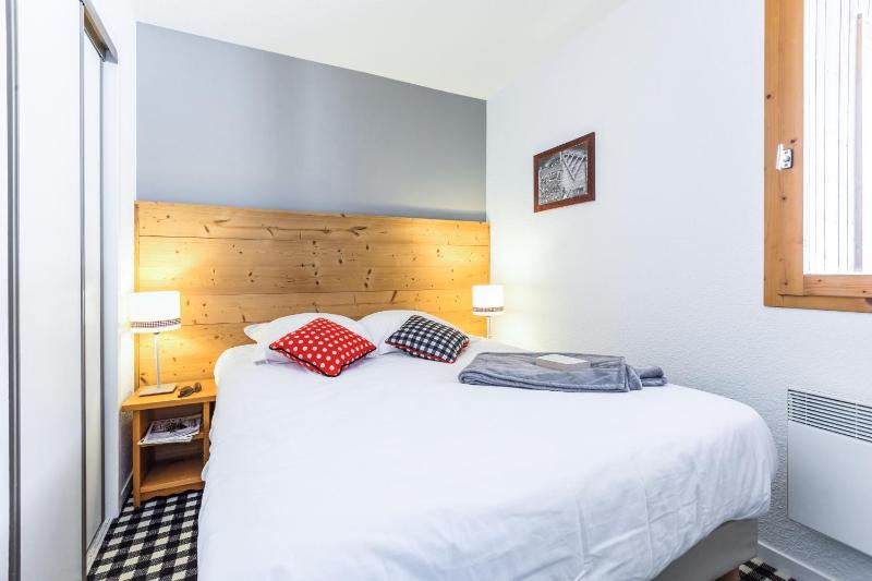 One-Bedroom Apartment with Sleeping Alcove and Mountain View (6 People) - South Side image 4