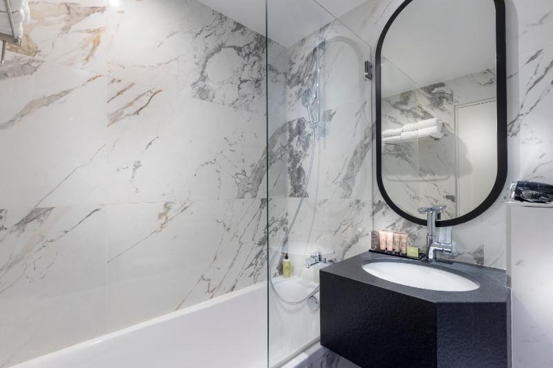 Superior Room with Bath image 1