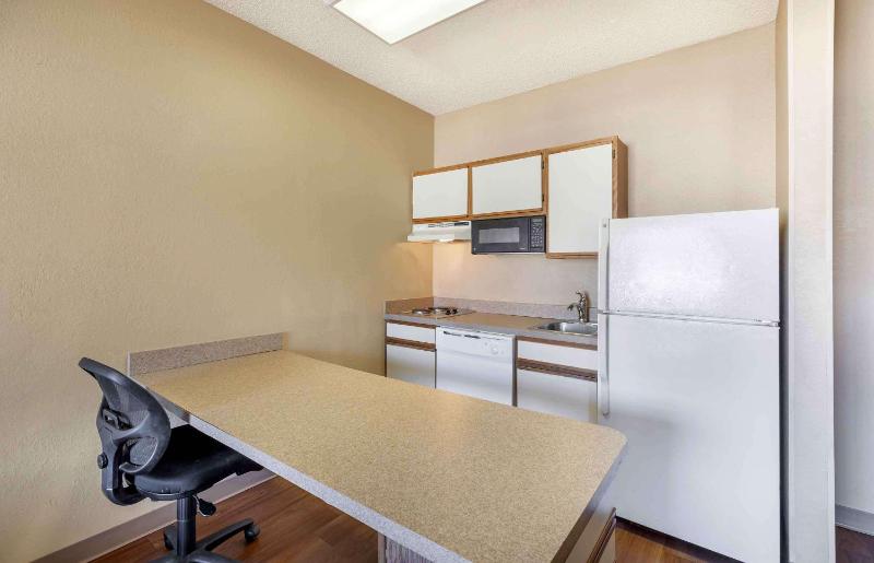 One Bedroom Suite with 1 Queen Bed - Non-Smoking image 3